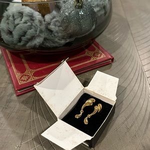 Vintage Avon Fluid Dangle Earring Set - gold - circa 1992!